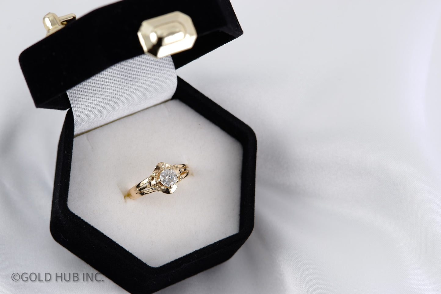 Gem Stone Harmony: Split Shank 10K Gold Ring