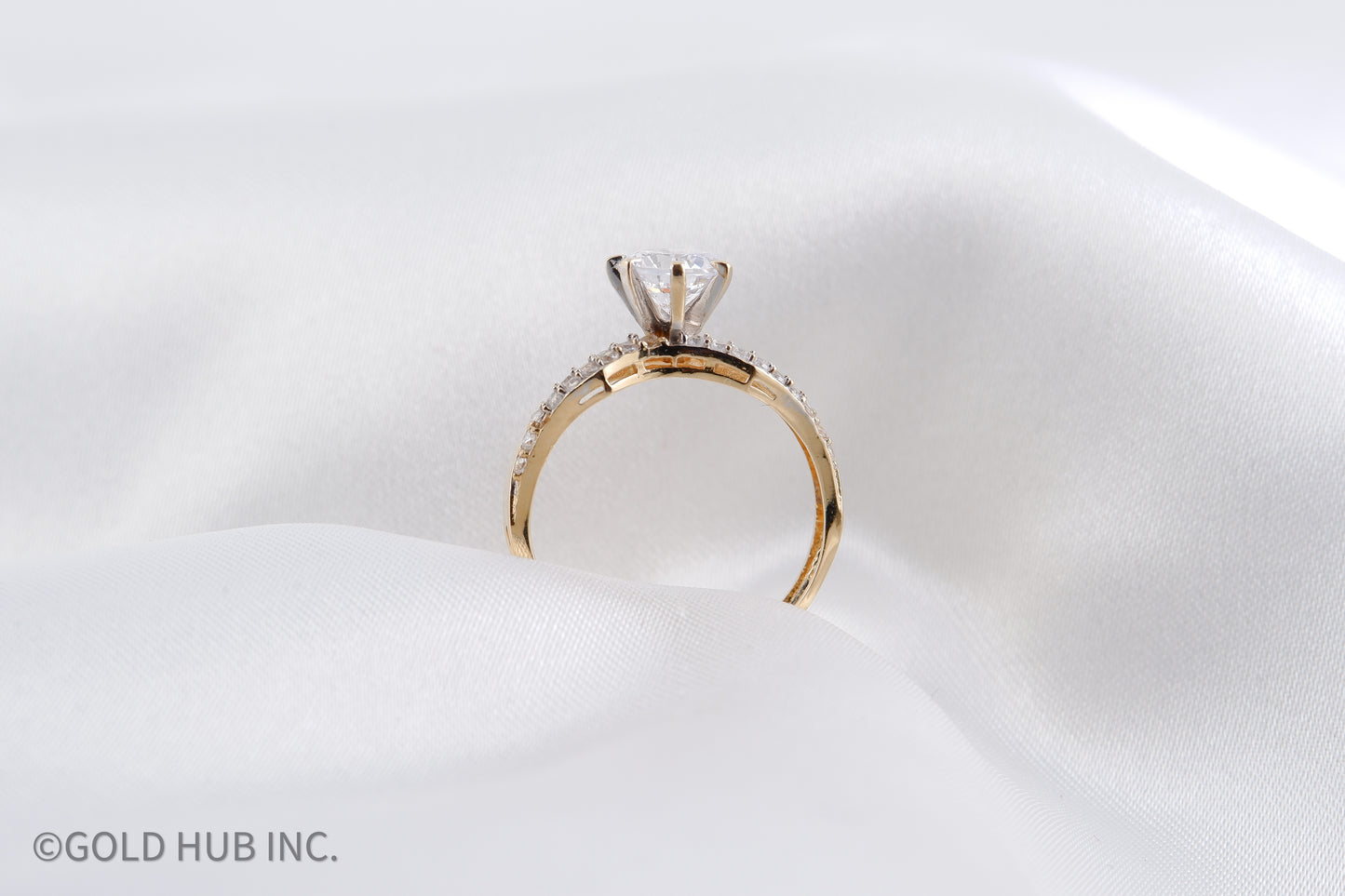 18K Gold Ring With Classic Six Prong Curved Band Setting