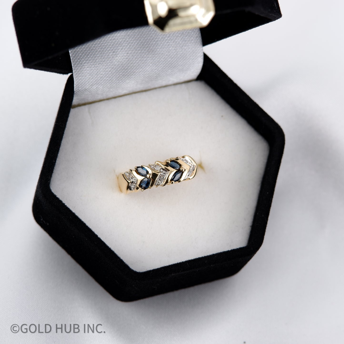 Beautiful 10K Yellow Gold Ring With Blue Saphire Leaf Stones