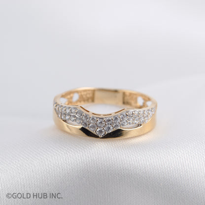 Gold Hub's Classic Curved Band Ring in 18K Yellow Gold