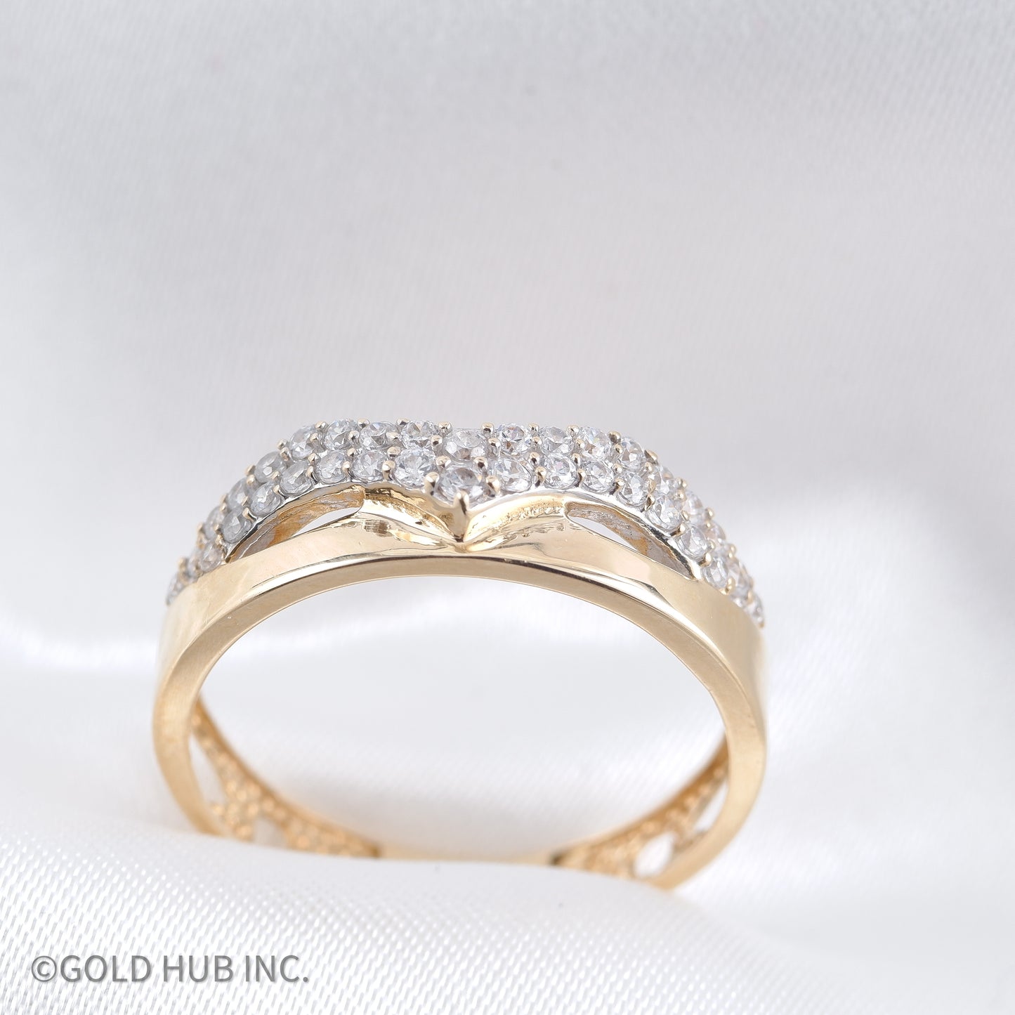 Gold Hub's Classic Curved Band Ring in 18K Yellow Gold