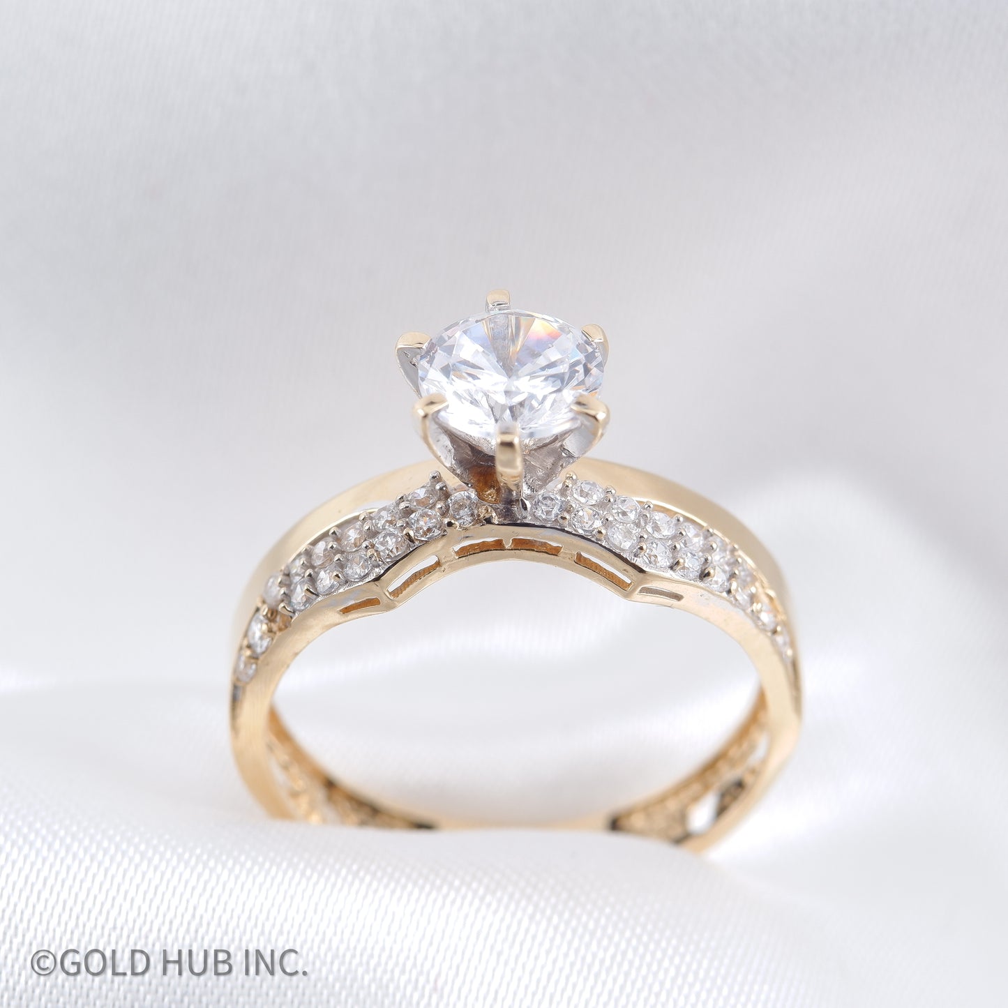 18K Gold Ring With Classic Six Prong Curved Band Setting